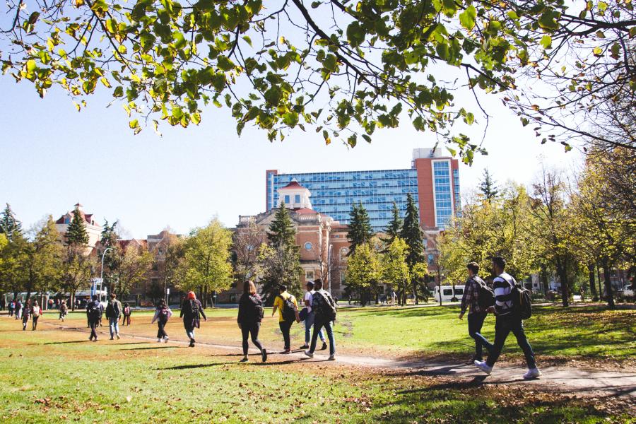 Students walking outside on Fort Garry campus during summer