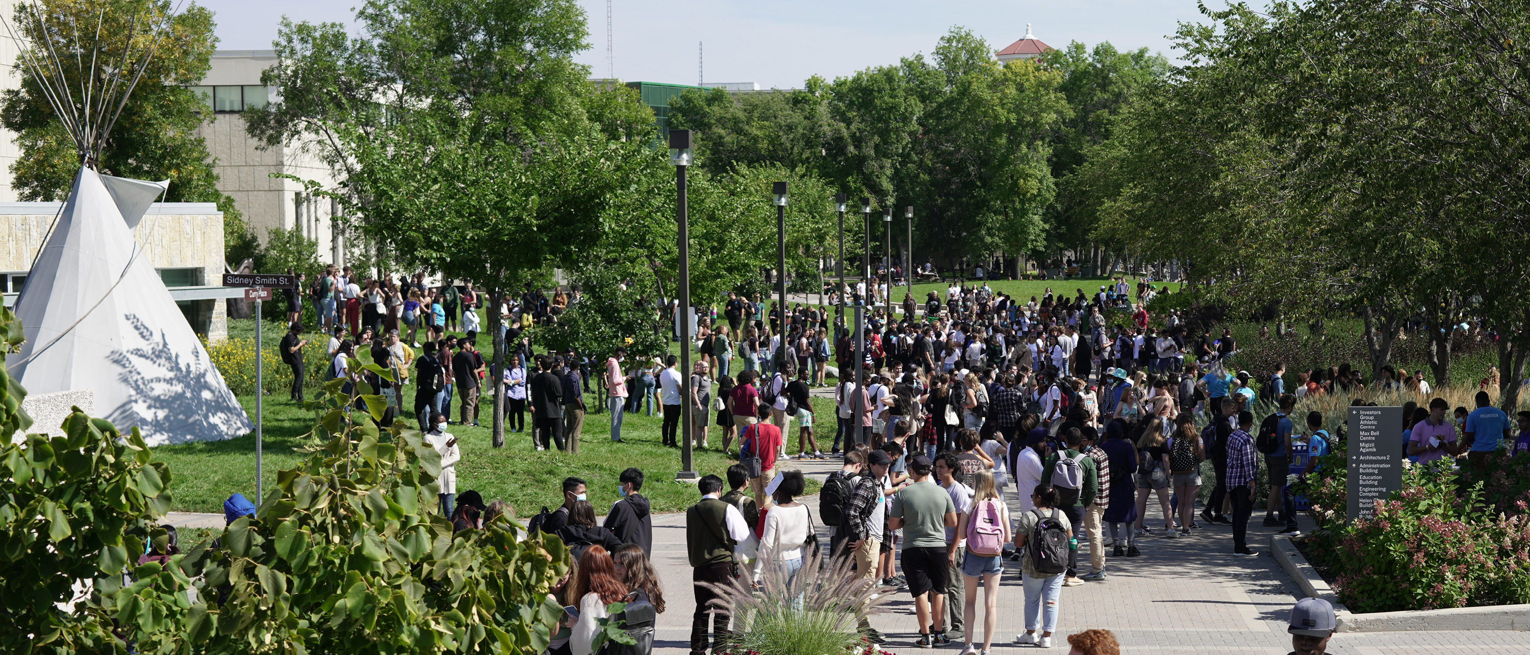 Students outside fort garry campus 